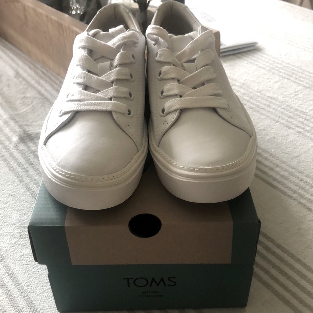 Brand New Toms White Sneakers. Size 7.